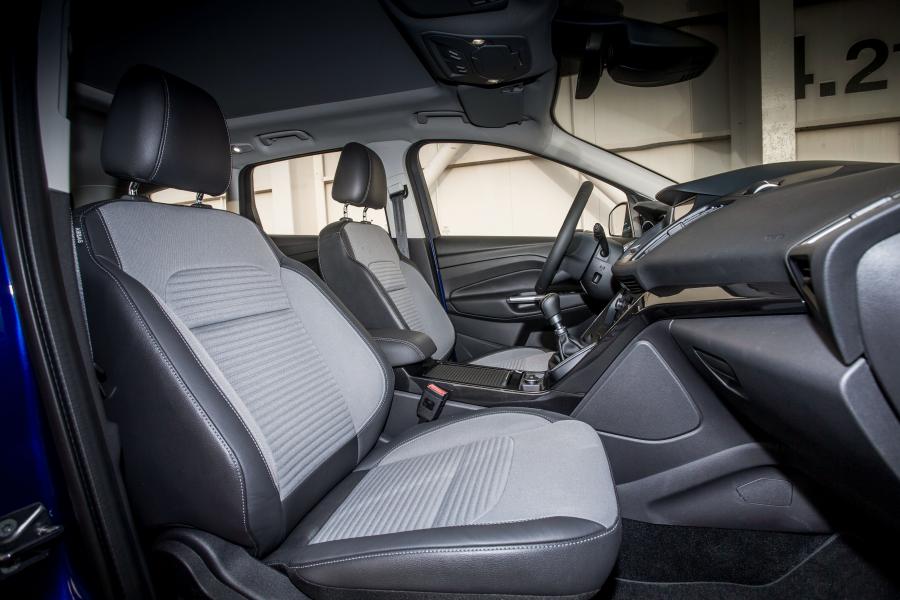 Интерьер Ford Kuga Titanium 2016 года  (фото 5 из 28)